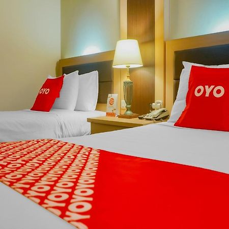 Oyo 3967 Hotel Pantai Wisata Makassar Exterior photo