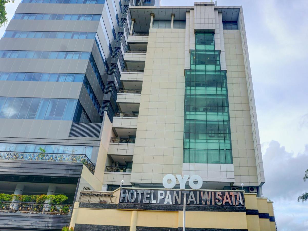 Oyo 3967 Hotel Pantai Wisata Makassar Exterior photo