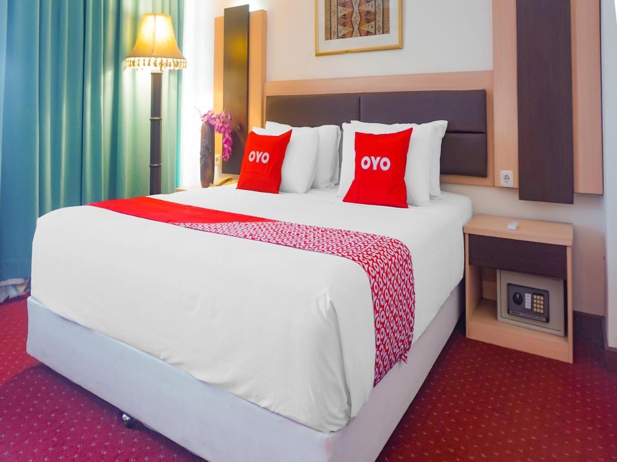 Oyo 3967 Hotel Pantai Wisata Makassar Exterior photo