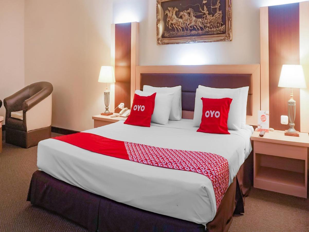 Oyo 3967 Hotel Pantai Wisata Makassar Exterior photo
