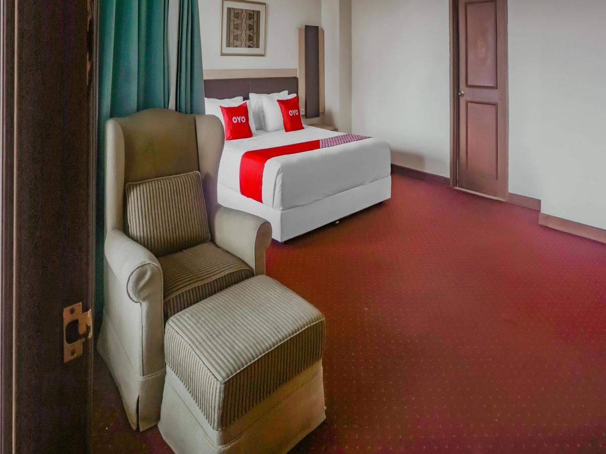 Oyo 3967 Hotel Pantai Wisata Makassar Exterior photo