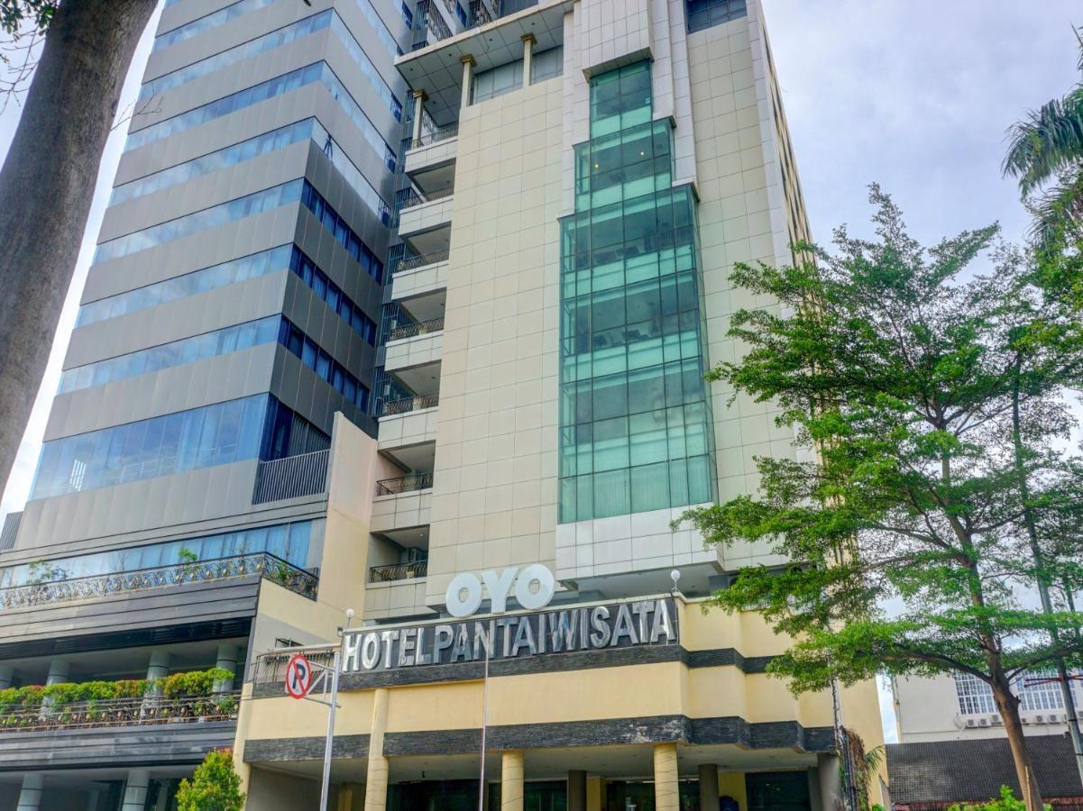 Oyo 3967 Hotel Pantai Wisata Makassar Exterior photo