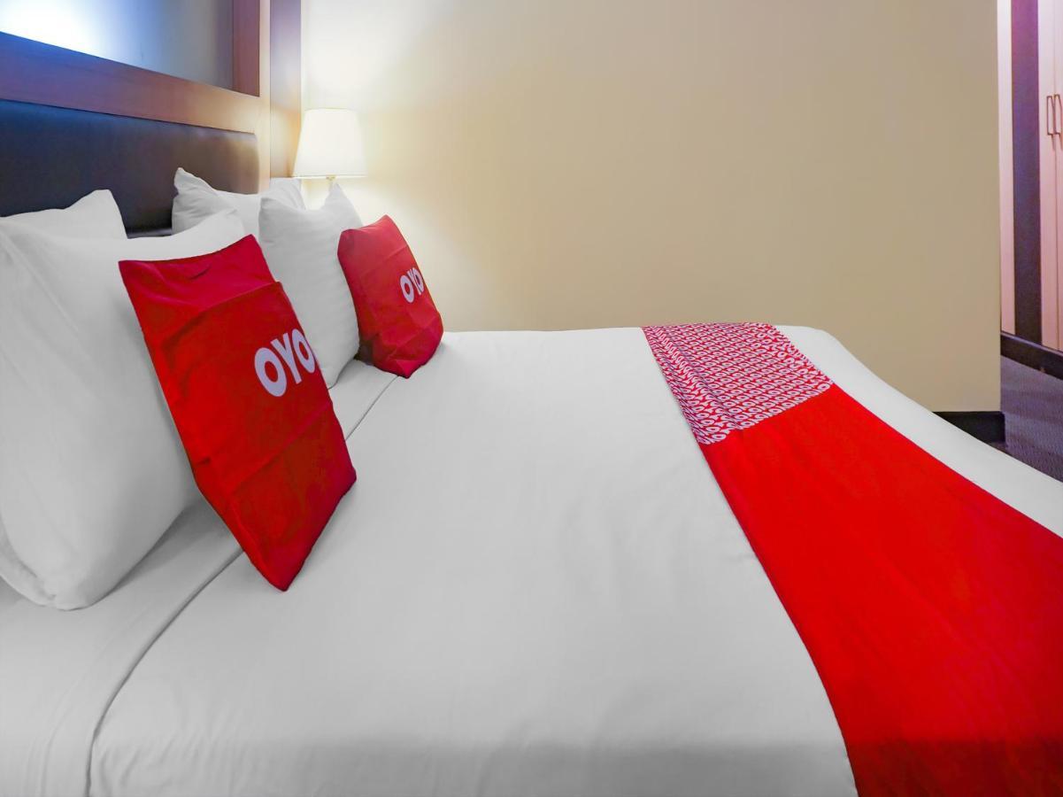 Oyo 3967 Hotel Pantai Wisata Makassar Exterior photo