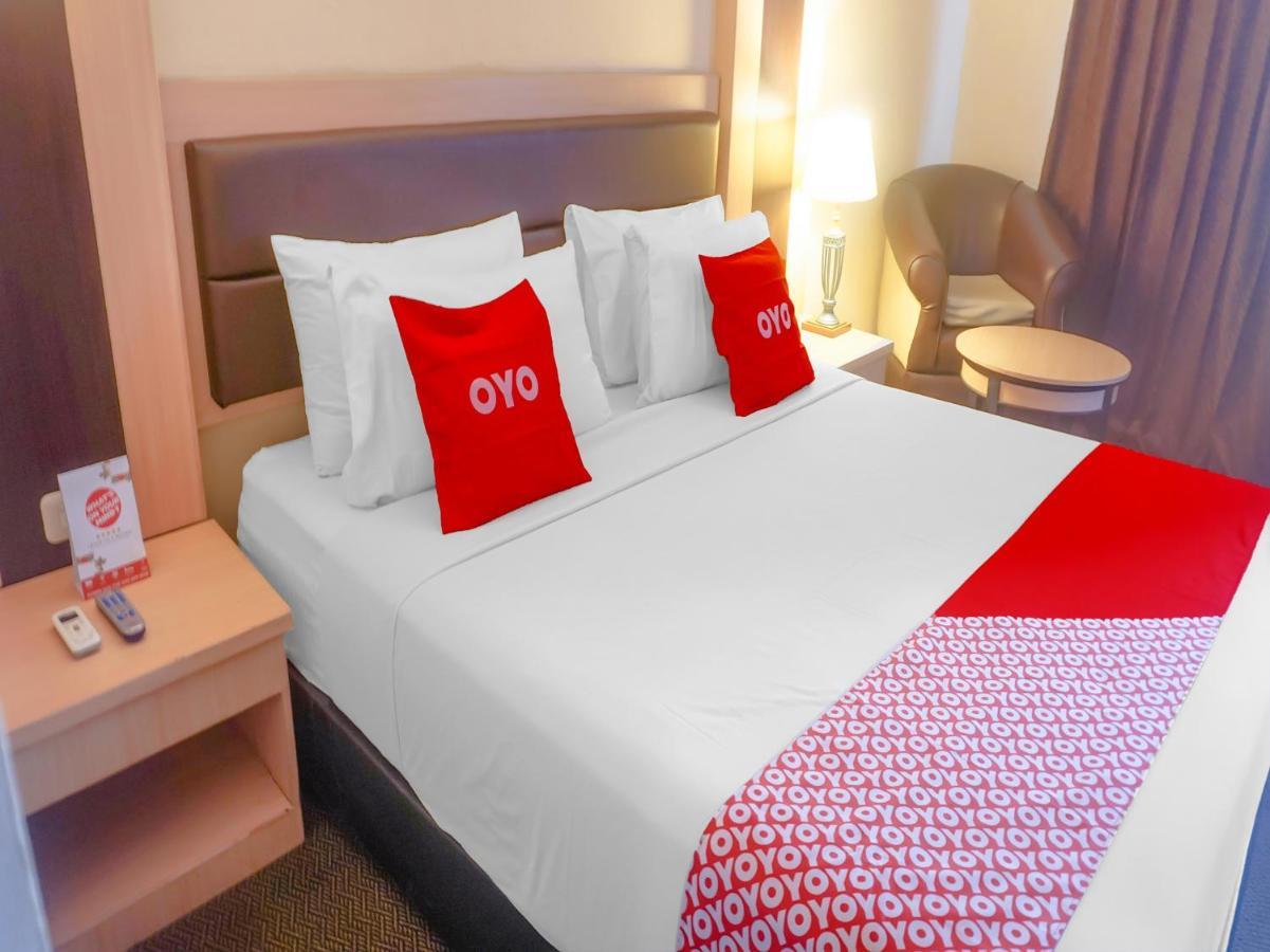 Oyo 3967 Hotel Pantai Wisata Makassar Exterior photo