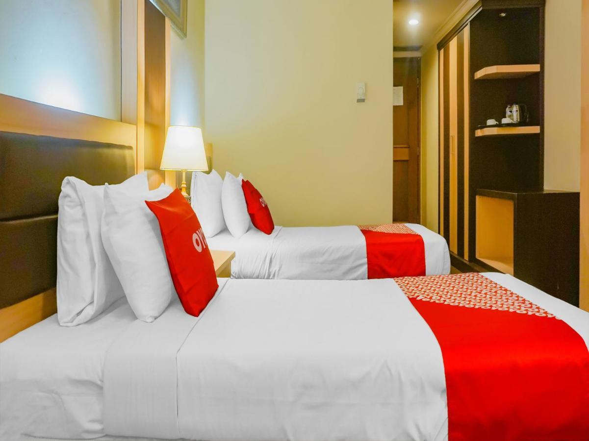 Oyo 3967 Hotel Pantai Wisata Makassar Exterior photo