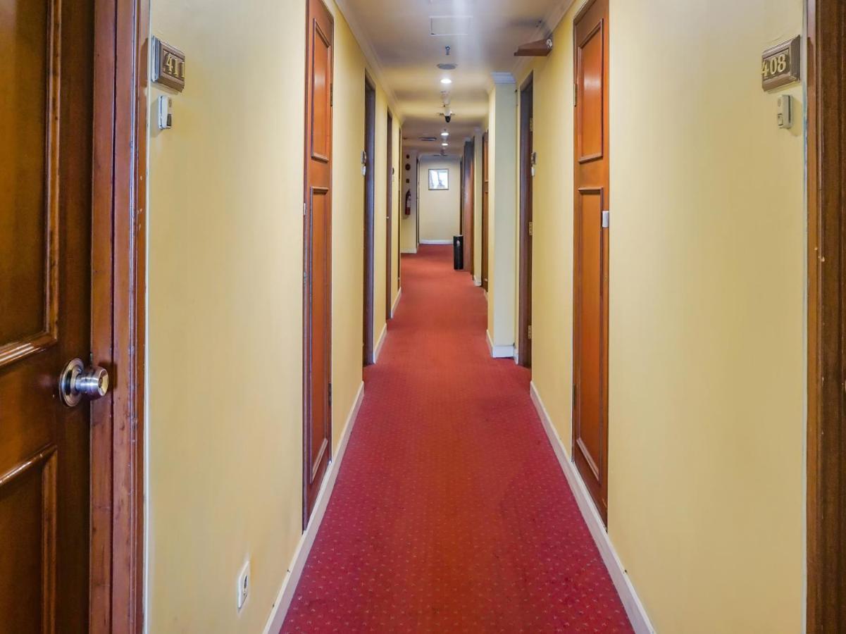 Oyo 3967 Hotel Pantai Wisata Makassar Exterior photo