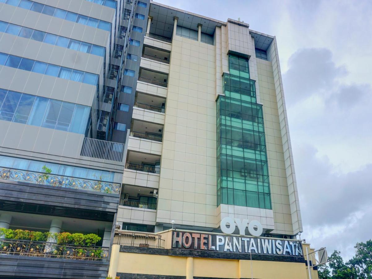 Oyo 3967 Hotel Pantai Wisata Makassar Exterior photo