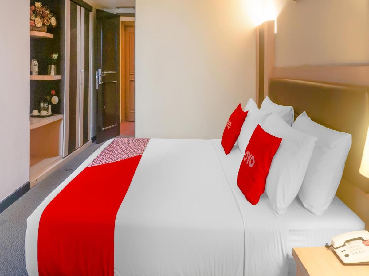 Oyo 3967 Hotel Pantai Wisata Makassar Exterior photo